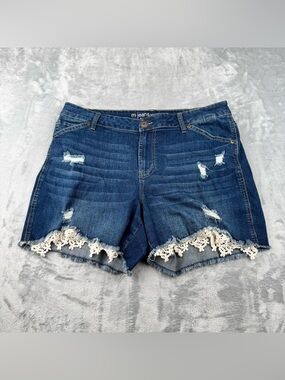 M Jeans by Maurices High Rise Shorts Size 16W 16 Curvy Denim Lace Distressed